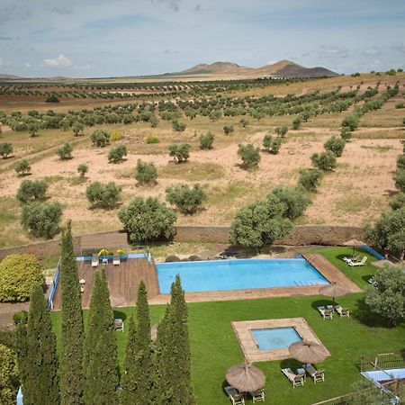 Hotel Spa Villa Nazules Chueca Bagian luar foto