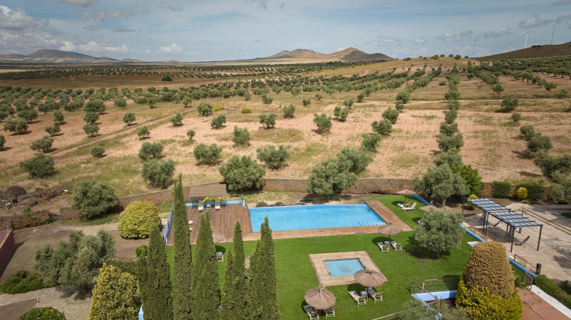 Hotel Spa Villa Nazules Chueca Bagian luar foto