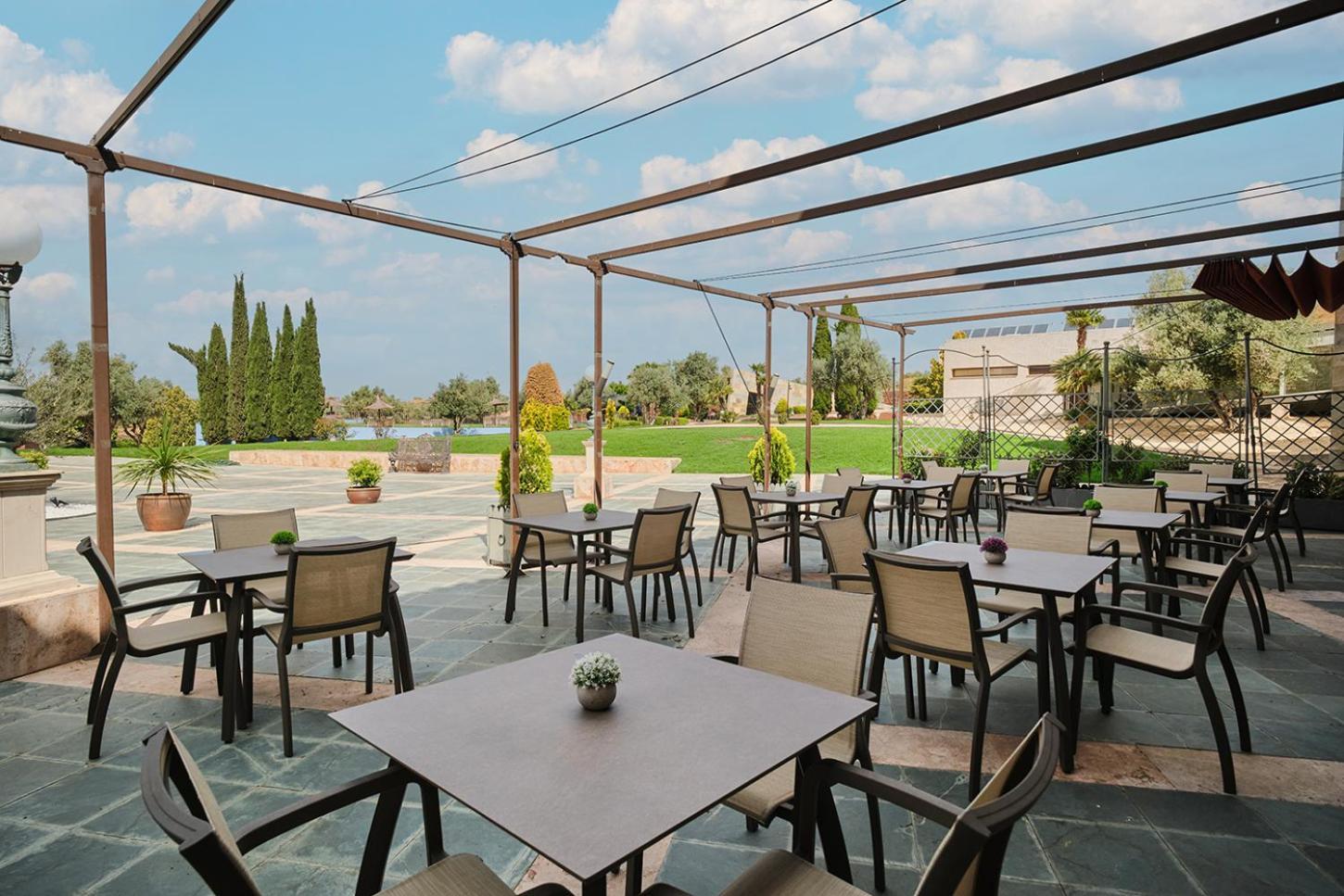 Hotel Spa Villa Nazules Chueca Bagian luar foto