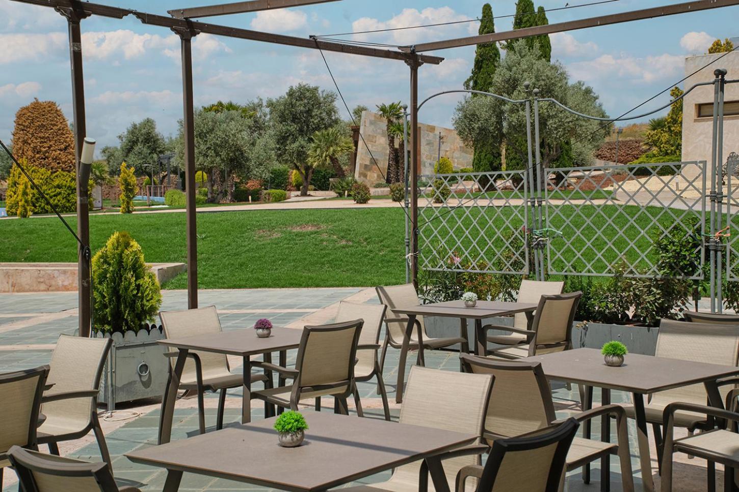 Hotel Spa Villa Nazules Chueca Bagian luar foto