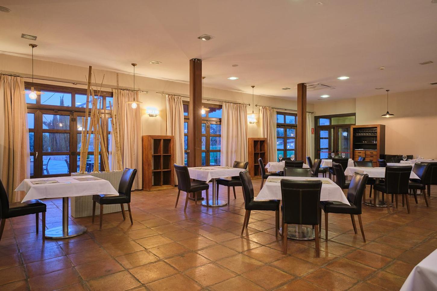 Hotel Spa Villa Nazules Chueca Bagian luar foto