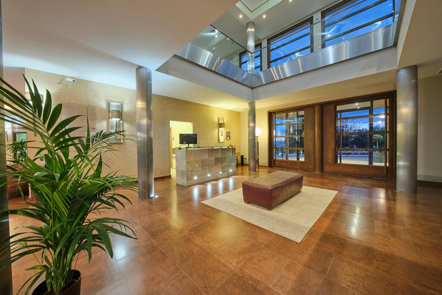 Hotel Spa Villa Nazules Chueca Bagian luar foto