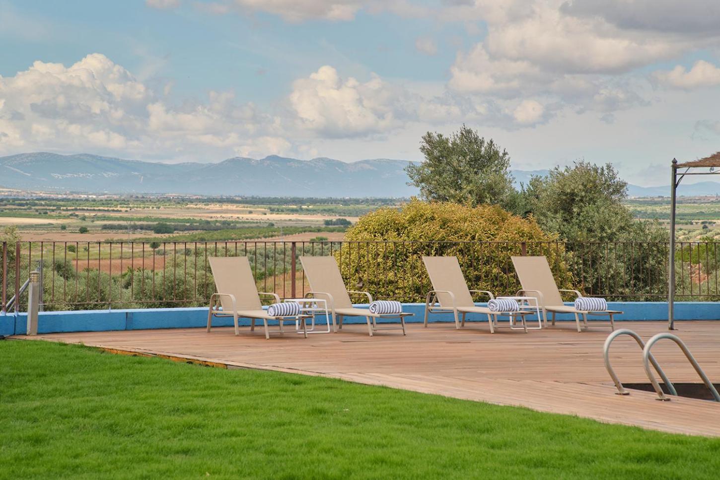 Hotel Spa Villa Nazules Chueca Bagian luar foto