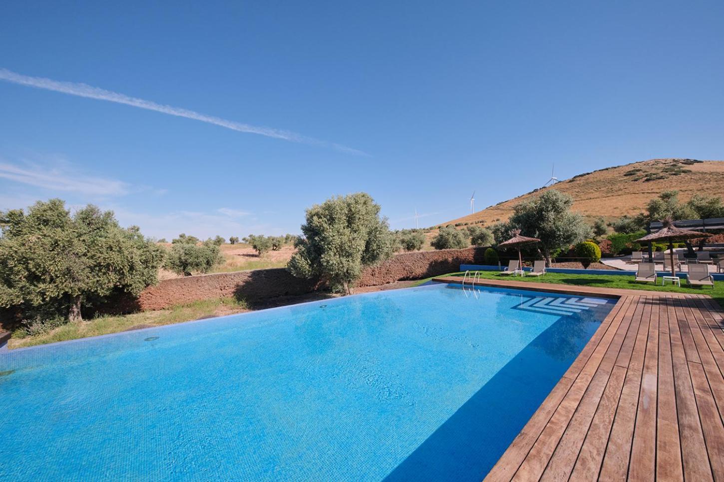 Hotel Spa Villa Nazules Chueca Bagian luar foto