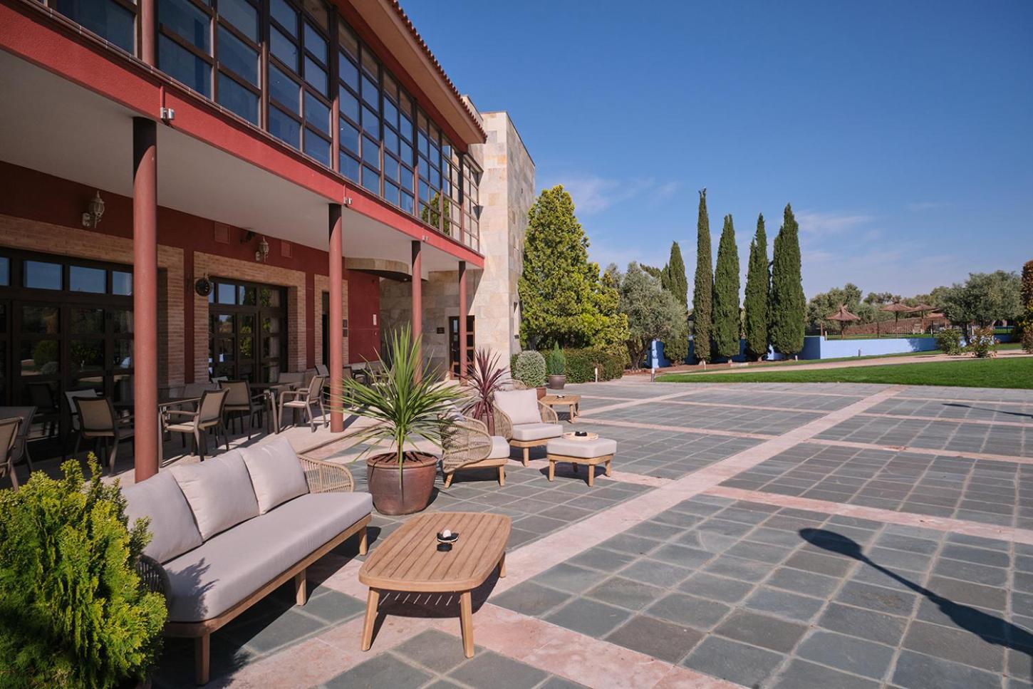 Hotel Spa Villa Nazules Chueca Bagian luar foto